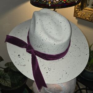 Chic Speckled White and Purple Women's Hat